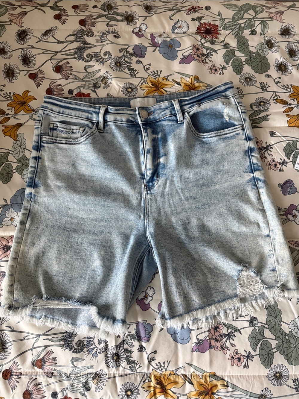 Vervet Loretta curvy high rise midi shorts distressed 1X GUC